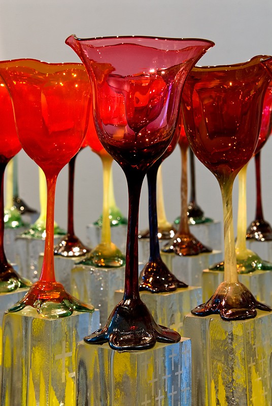 Broken-dreams, glasskube med blomsterglass (2011) — Ulla-Mari Brantenberg