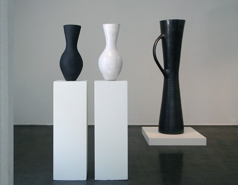 Sort krukke/Hvit krukke (1998) — Lisbet Dæhlin