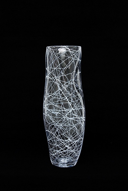 Hvit linjevase (2011) — Kari Håkonsen