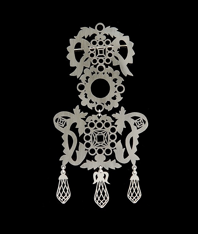 Queen Sophie Magdalene's Emerald Brooch (2009) — Christine Gaudernack