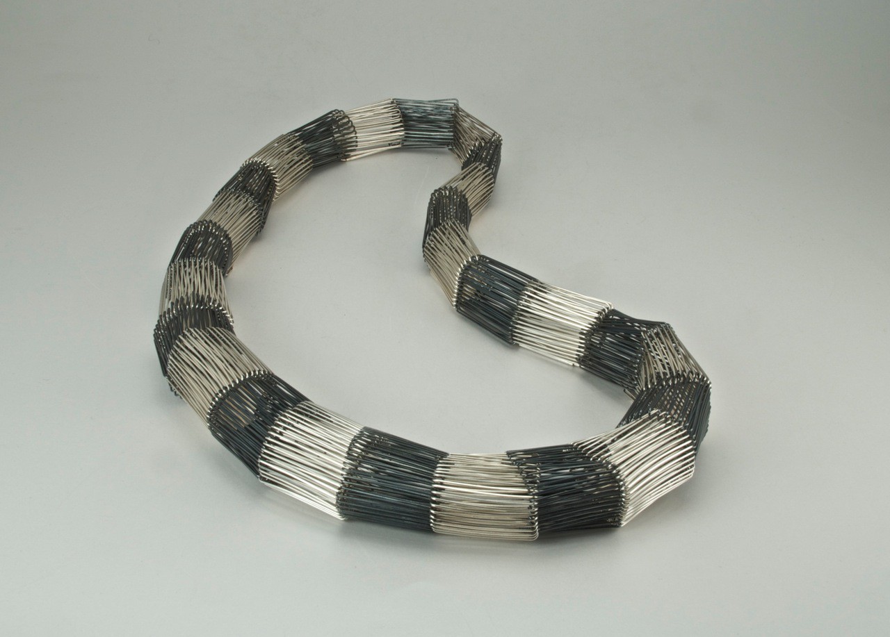 Hermelin, halssmykke (2011) — Toril Bjorg