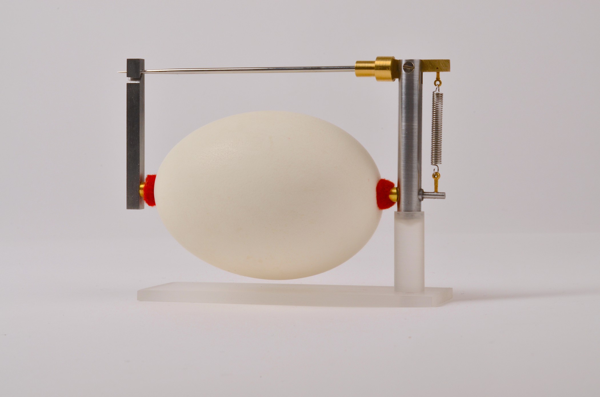Bæreinstrument for andeegg, (brosje) (2018) — Sigurd Bronger