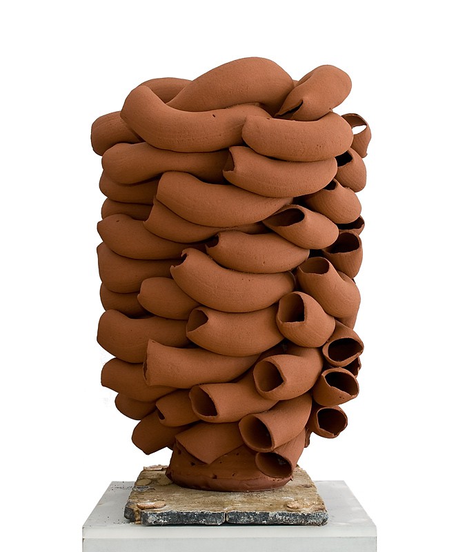 Terracotta sandblåst stakk (2010) — Torbjørn Kvasbø