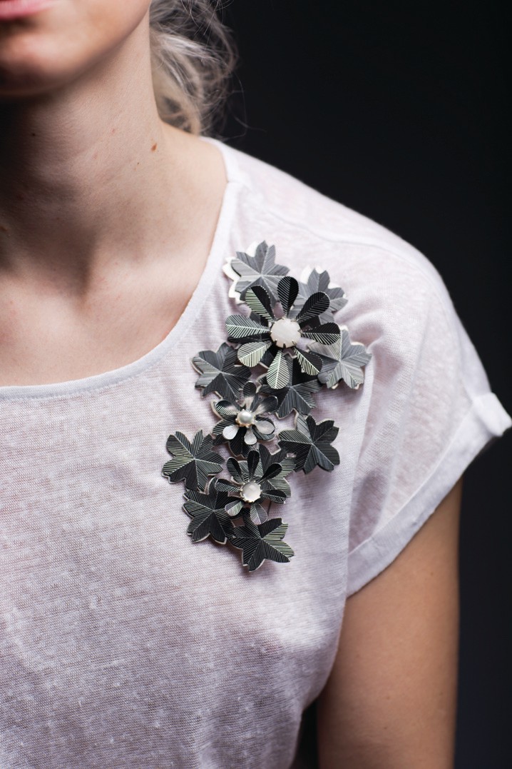 Mørke blomster (2012) — Susanne Hjorth Joneid