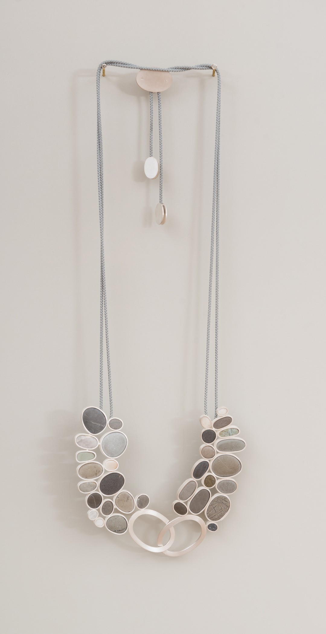 Samtale I, anheng (2015) — Millie Behrens